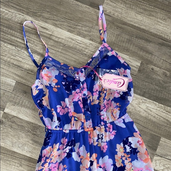 💛 Vibrant Floral Dress with Blue Lace Overlay - Picture 4 of 4